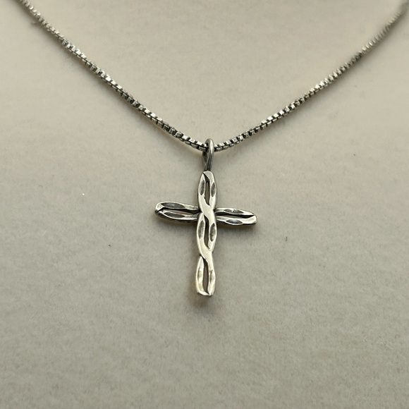 Sterling Silver Cross Necklace Stamped 925 Italy 16" - Picture 4 of 10